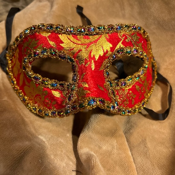 Mardi Gras mask brand new in the package. I have two styles - Picture 1 of 4